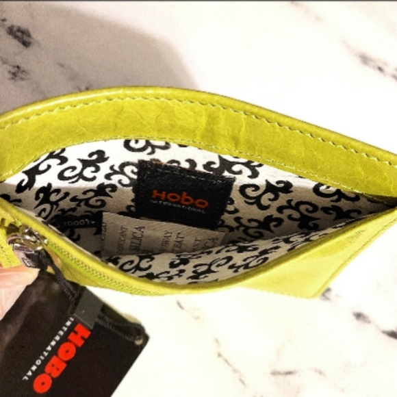 NWT HOBO Int'l Lime Green Leather 'Euro Slide' Card Holder & Passport Wallet - Picture 2 of 5